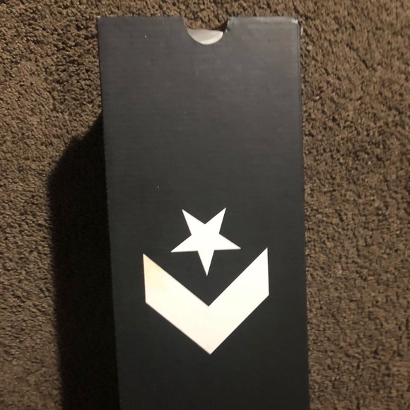 Seasonal Unisex Converse - Picture 2 of 5